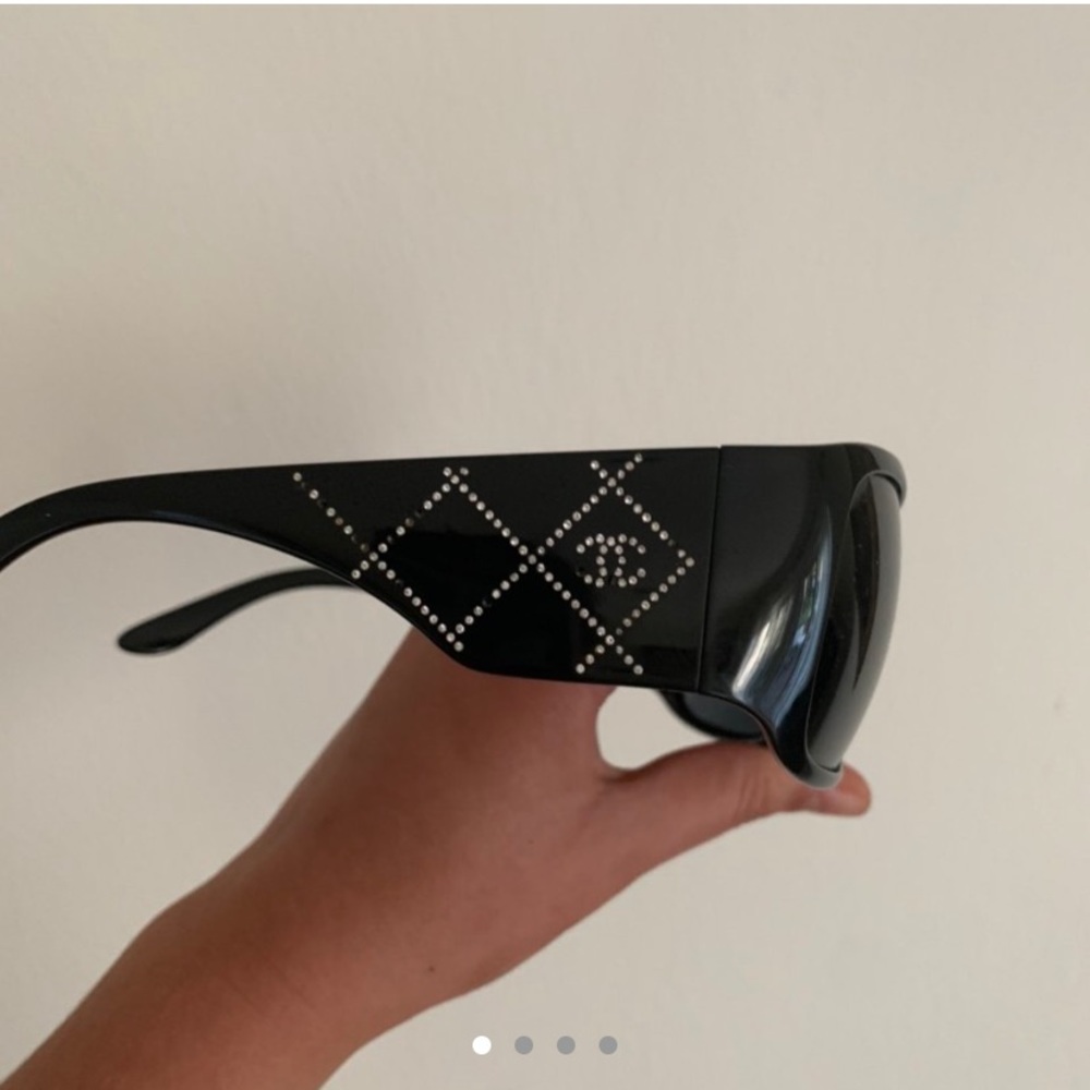 Chanel sunglasses - Picture 3 of 6